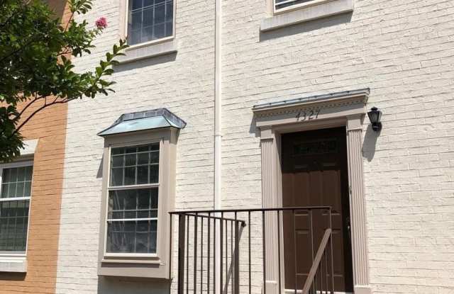 4327 MASSACHUSETTS AVE NW #4327