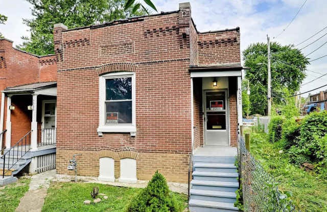 Charming 2BR House in Saint Louis