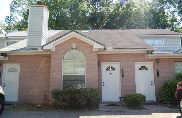 AWESOME 2/2 w/ Loft/Office, Fenced Yard, Vaulted Ceilings, Will Have New Paint and Carpets, Fireplace, W/D,  More! $1300/month Avail August 7th! - 2515 Nugget Lane, Tallahassee, FL 32303