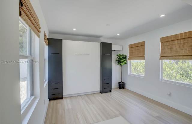 3671 Northeast 11th Avenue