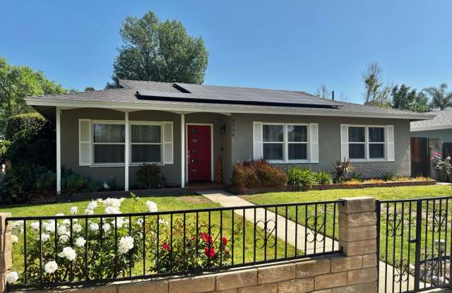 Beautiful 3 Bedroom Home Located in West Hills