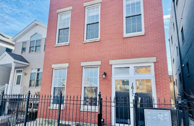 Photo of 1617 W Superior Street