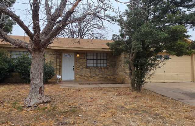 FOR LEASE - 3/2/2 UPADATED SOUTH LUBBOCK