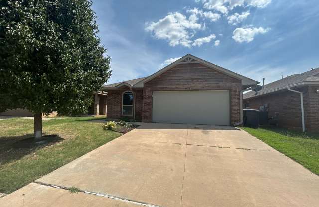 Charming 3 Bedroom 2 Bathroom Home in Edmond Schools w/ storm shelter