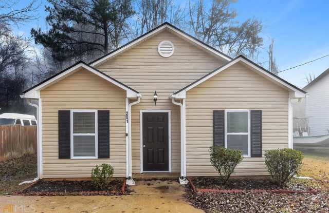 201 Clydesdale Lane