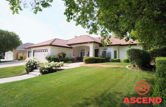 Elegant 3BD/2BA Home with Office Space in Bakersfield's Desirable 93312 — HOA Community, Gardener Included & Pets Welcome!