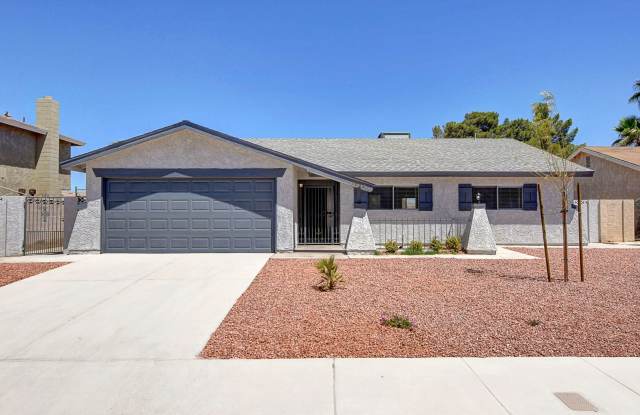 1-Story 3 Bedroom Home, just minutes from the I95 and lots of Shopping on Rainbow