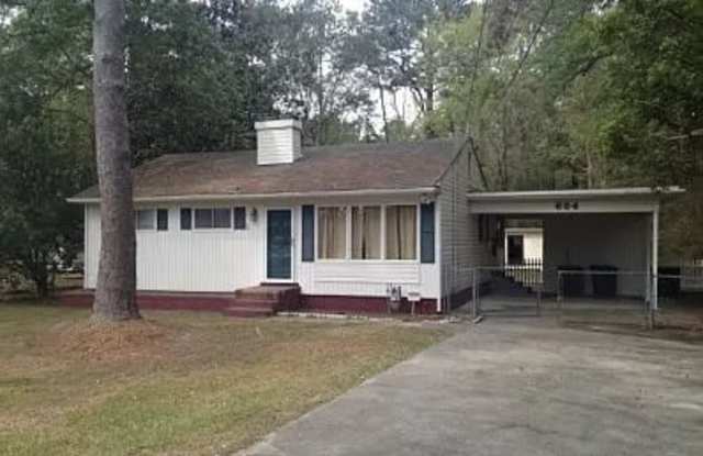 604 Pinetree Rd