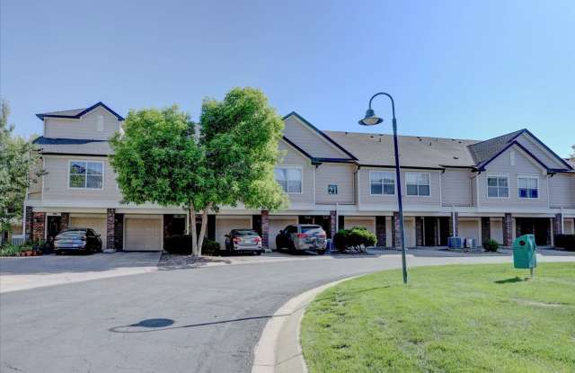 Beautiful 2bed/2bath/1car garage in Louisville!