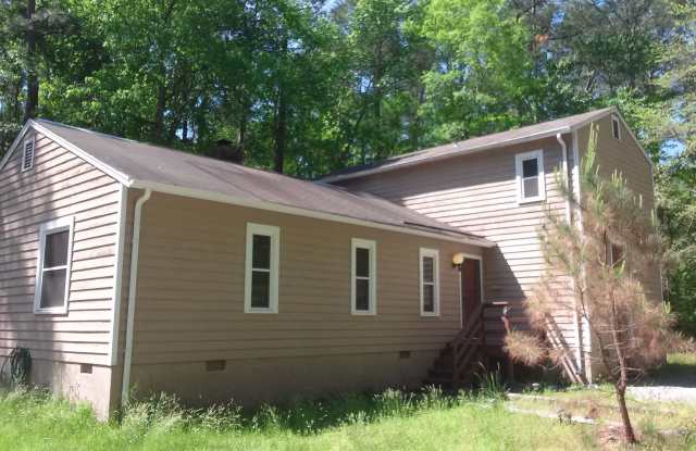 Country living in Glen Allen three bedroom2.5 bath home.