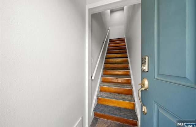 160-162 Railroad Avenue