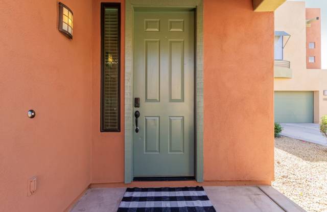 3BR Townhome in Scottsdale with amazing location!