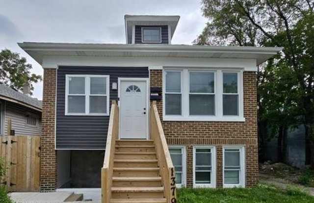 1379 Roosevelt Place unit: 1