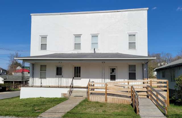 Photo of 228 Summerlee Ave - 1