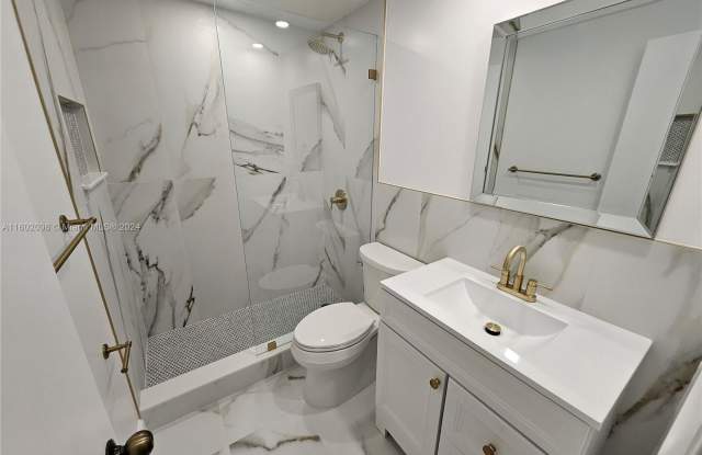 733 NW 30th Ct