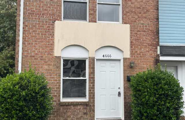 4666 Greenwood Dr