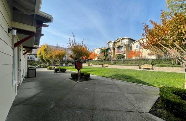 Nice and bright 2BR / 2BA Condo Near Durant Square Mall