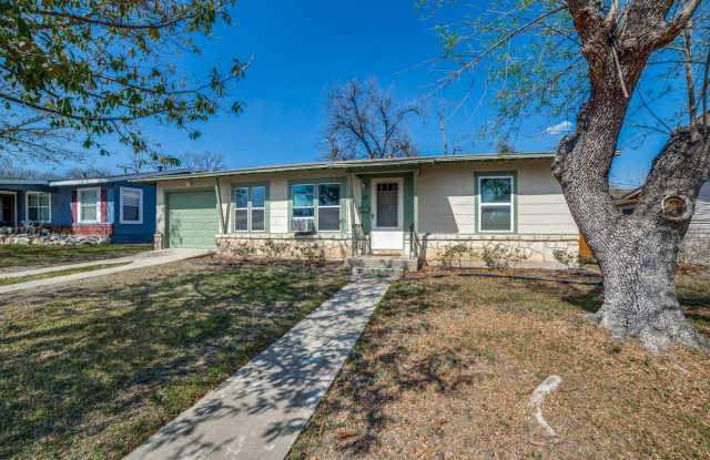 CHARMING MID-CENTURY HOME IN DELLVIEW