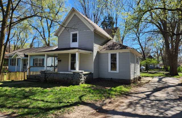 Spacious 3-Bedroom, 2-Bathroom Home AVAILABLE NOW!! - 1120 West Mount Vernon Street, Springfield, MO 65806