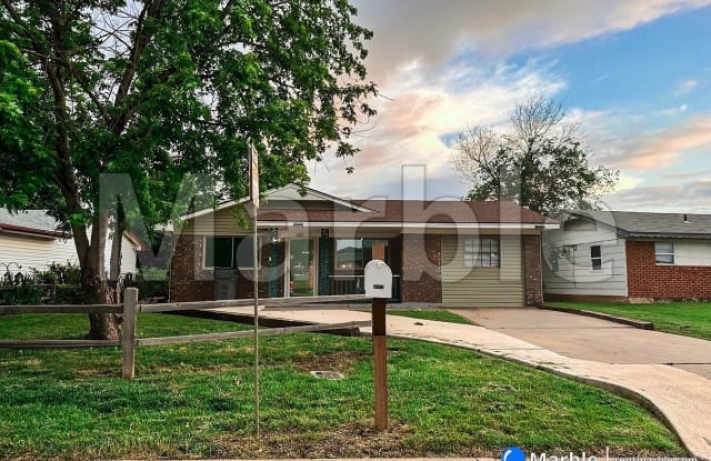 4812 NW Ozmun Ave - 4812 Northwest Ozmun Avenue, Lawton, OK 73505