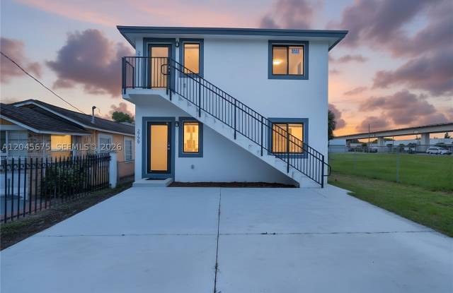 2731 NW 44th St
