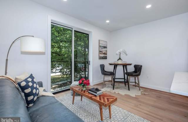 2601 30TH Street NE unit: 6