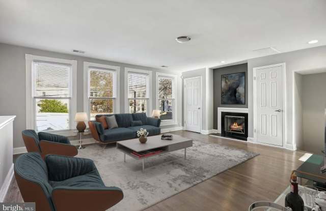 Photo of 1507 FREEDOM Way SE unit: 2