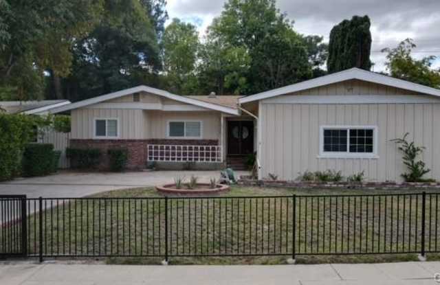 Photo of 23932 Oxnard Street