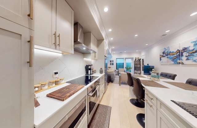 2642 39TH Street NW unit: 2