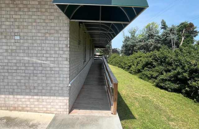 1977 MARKET SQUARE Boulevard