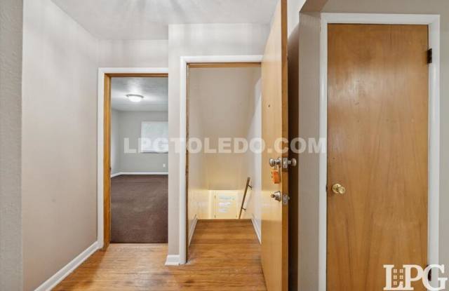 4424 Westway St Upper