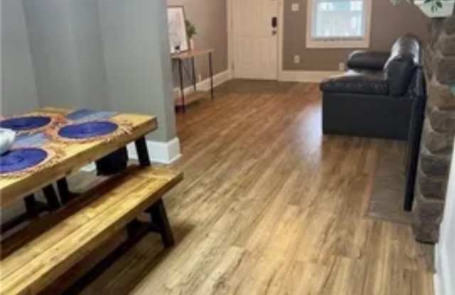 Photo of 454 Grove Avenue