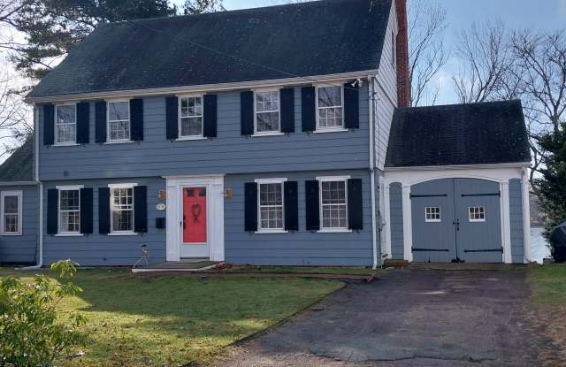 Photo of 10 Pine Point Rd