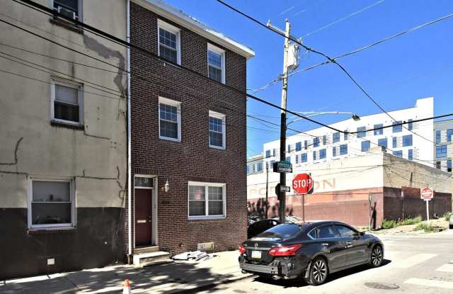 1554 N LAWRENCE ST #2