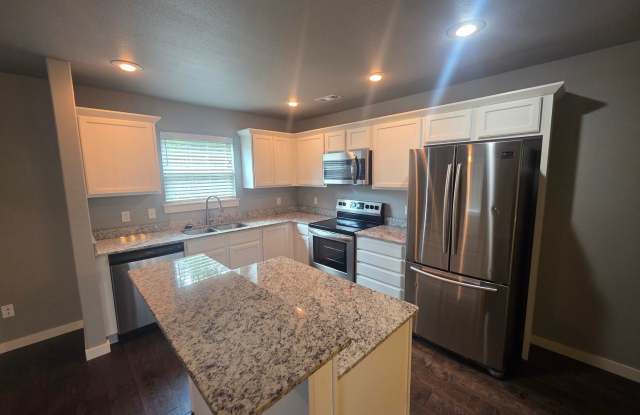Nice 2 bedroom near I-49