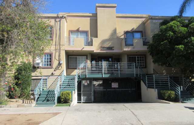 Photo of *Reduced* 2 bedroom Canoga Park condo with stackable washer and dryer provided!