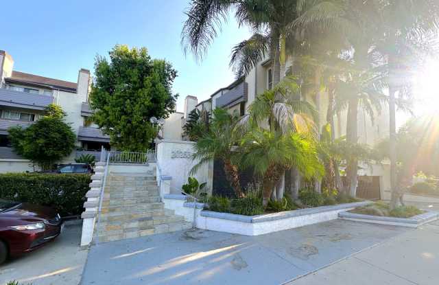 Beautiful 2-Bed, 2-Bath Winnetka Condo – Spacious, Updated  Move-In Ready