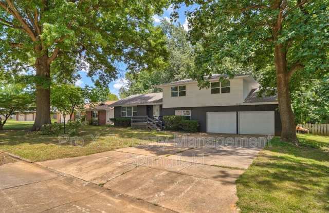 3332 S Southlyn Pl
