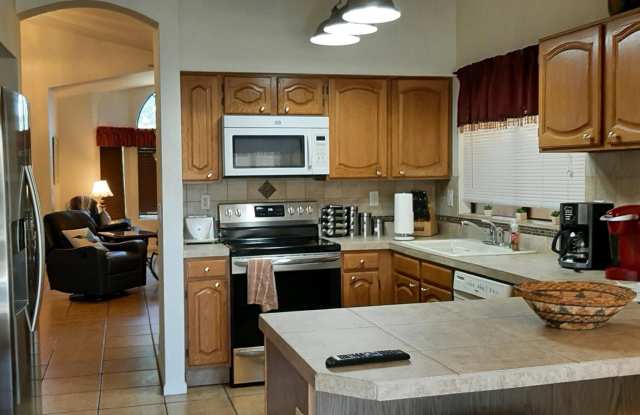 11018 W POINSETTIA Drive