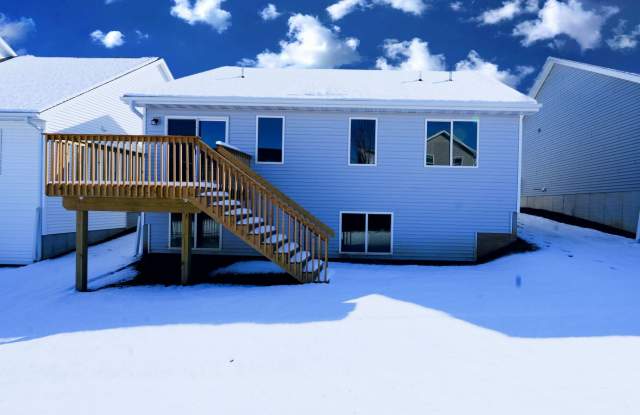 Beautiful 3 Bed Ranch Home w/ fully finished basement in Prime Norwalk Location