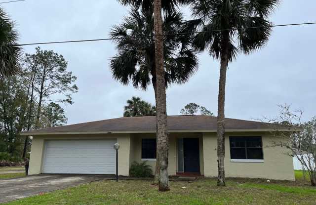 Single Family Home with new Flooring!