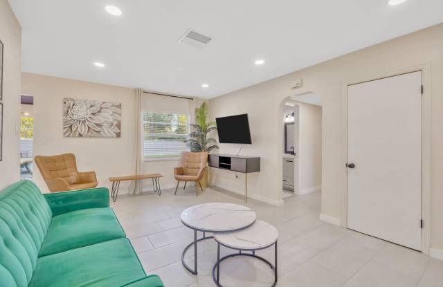 3 Bedroom 2 bathroom South Tampa Home for Rent!!