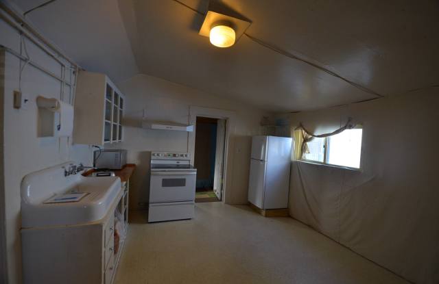 Historic Home, Downtown Breck! Pets negotiable!