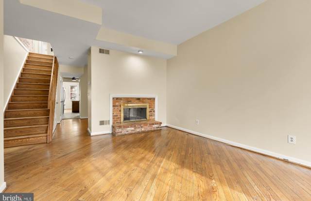 Photo of 650 E Street NE unit: A