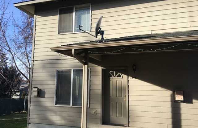 Photo of 2 Bedroom Townhouse in Redmond