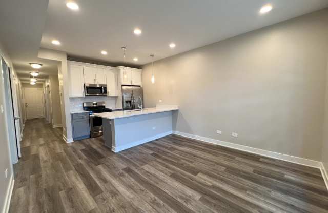 3607 W Ainslie Street