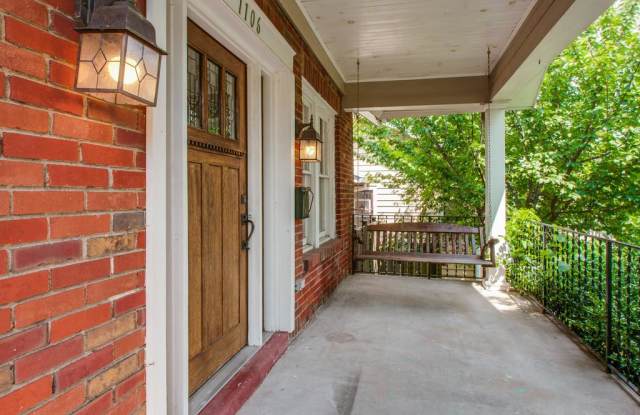 1106 Lawrence Ave