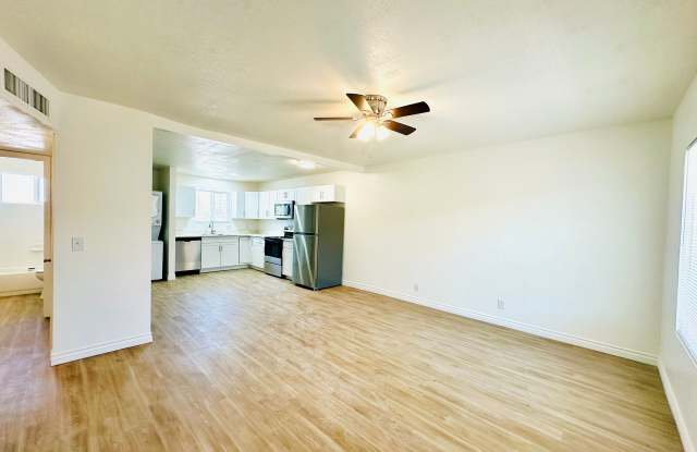4424 Bellevue Newly Renovated Apartments with All Appliances Included!