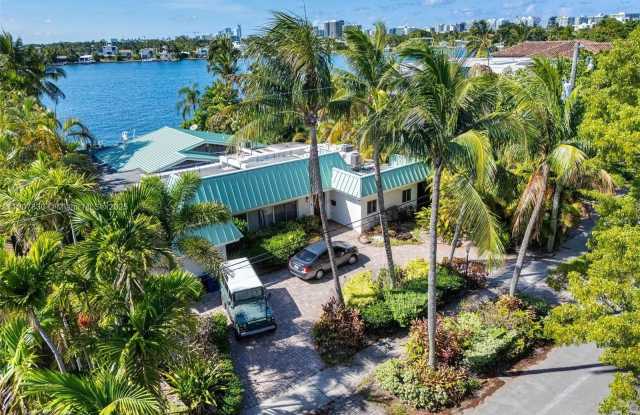 Photo of 1375 N Biscayne Point Rd