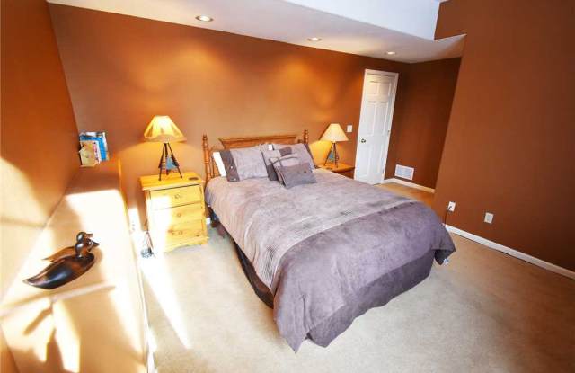 Winter Seasonal Rental - 54 Ensign Drive